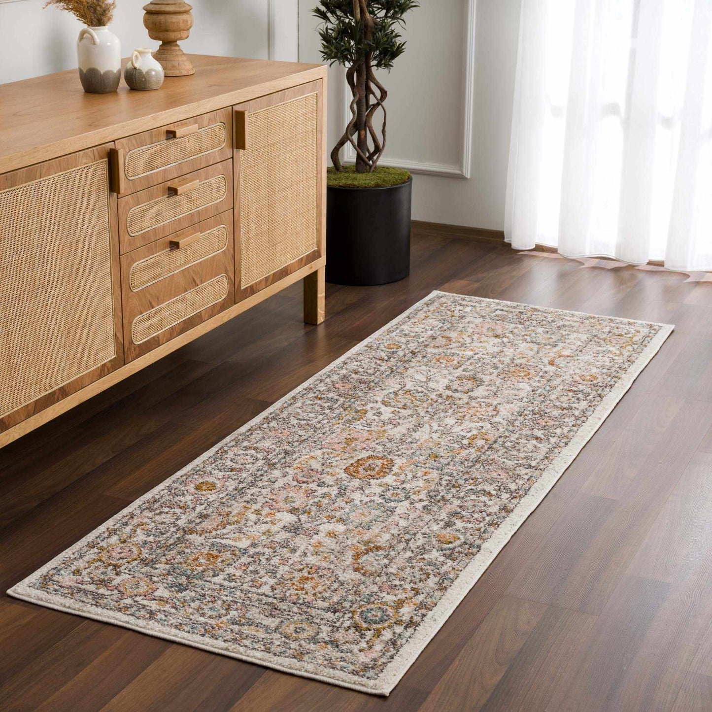 Herstmonceux rug edge detail showing fringe finish along short side